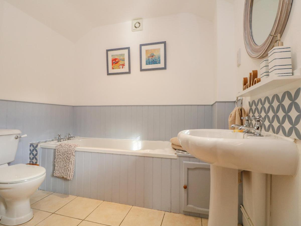 Pond Cottage Труро Экстерьер фото