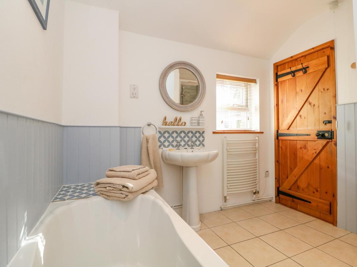 Pond Cottage Труро Экстерьер фото