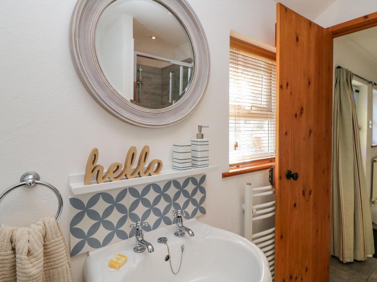 Pond Cottage Труро Экстерьер фото