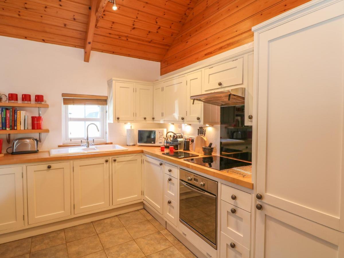 Pond Cottage Труро Экстерьер фото