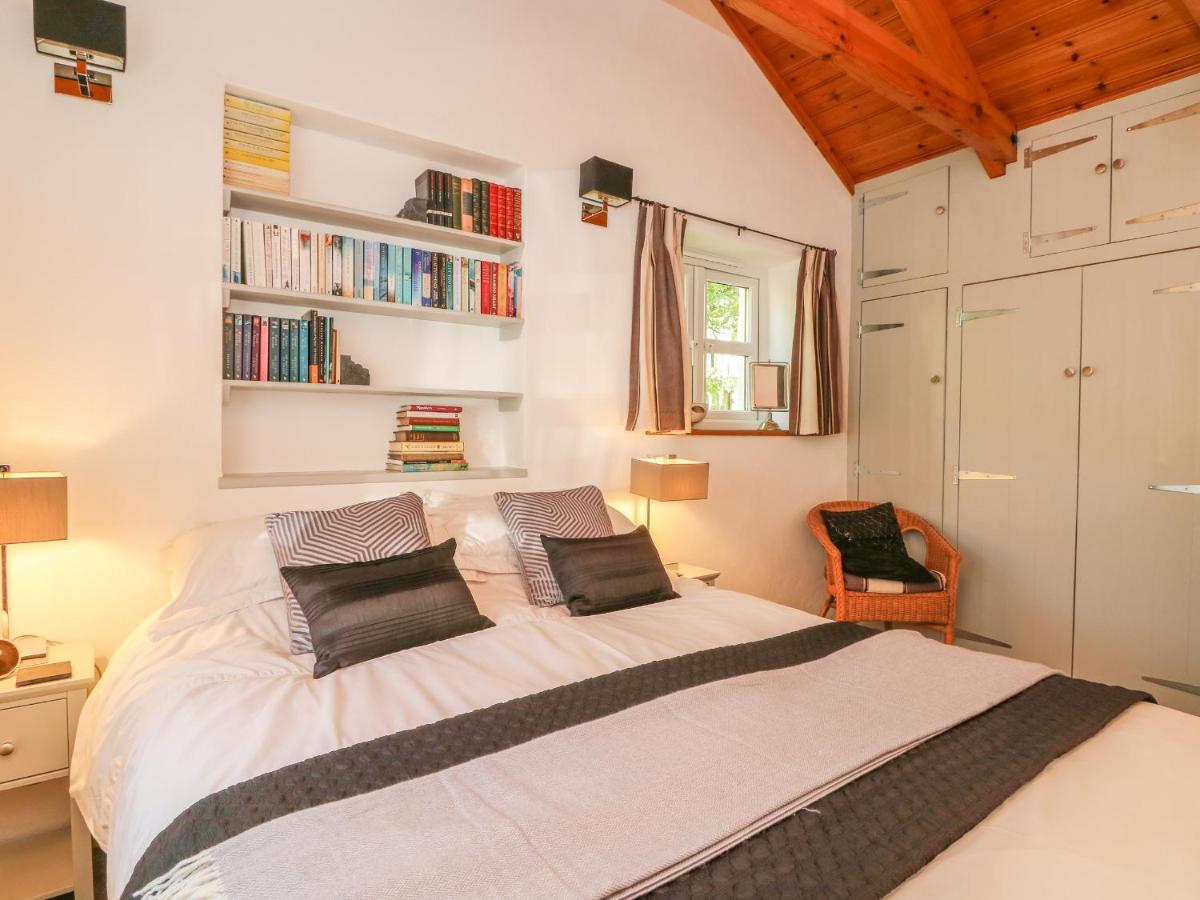 Pond Cottage Труро Экстерьер фото